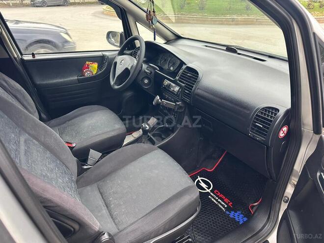 Opel Zafira-10