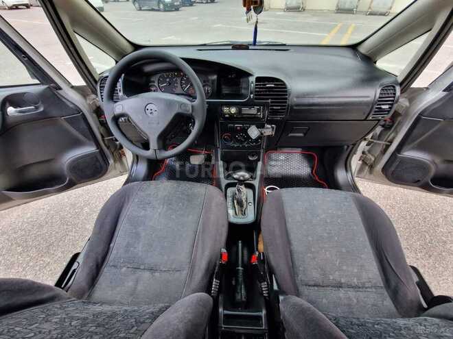 Opel Zafira-2