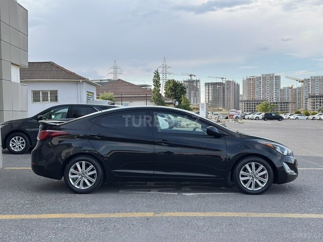 Hyundai Elantra-4