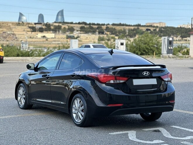 Hyundai Elantra-6