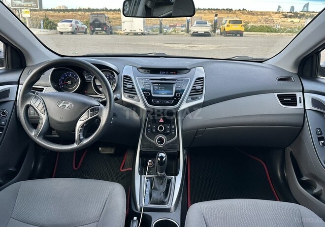 Hyundai Elantra-11
