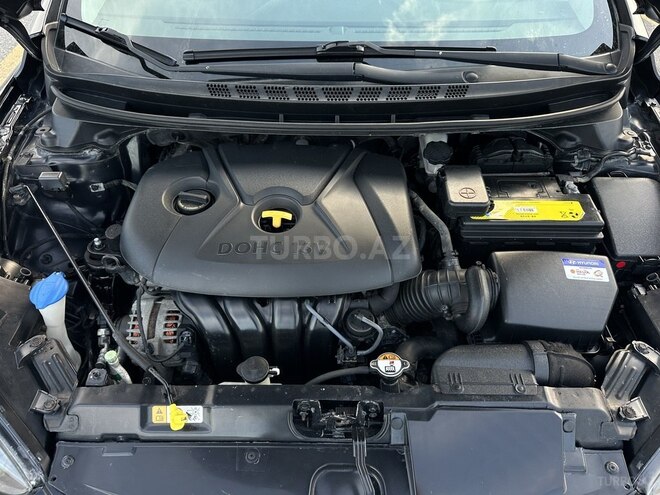 Hyundai Elantra-14