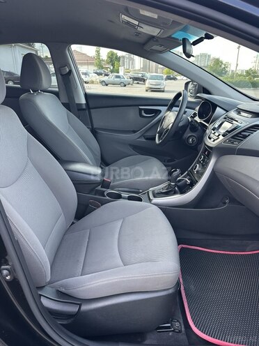 Hyundai Elantra-9