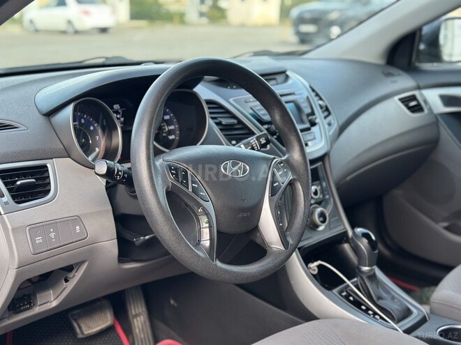 Hyundai Elantra-12