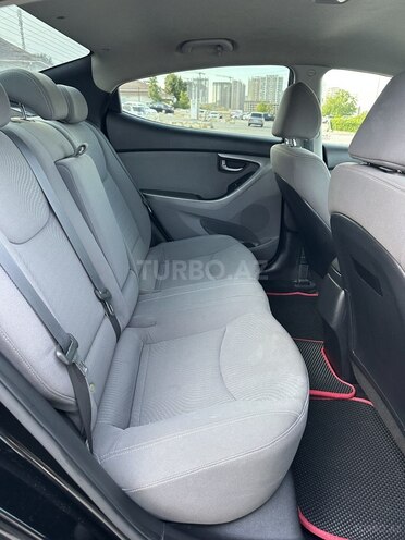 Hyundai Elantra-10