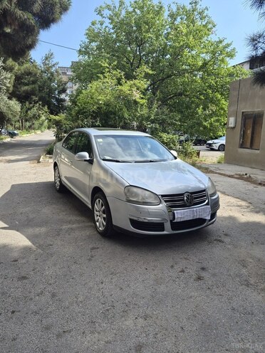 Volkswagen Jetta-13