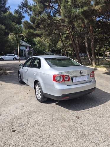 Volkswagen Jetta-11