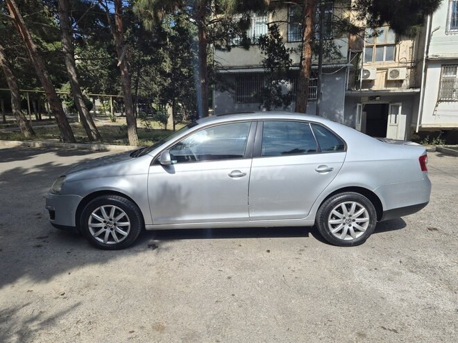 Volkswagen Jetta-12
