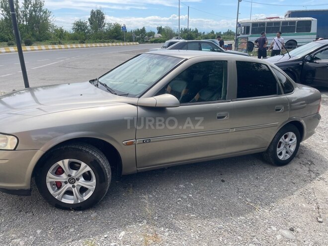 Opel Vectra-4