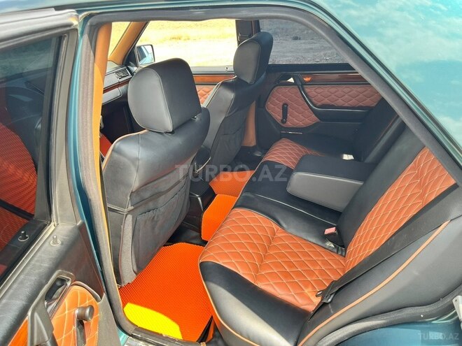 Mercedes E 220-12