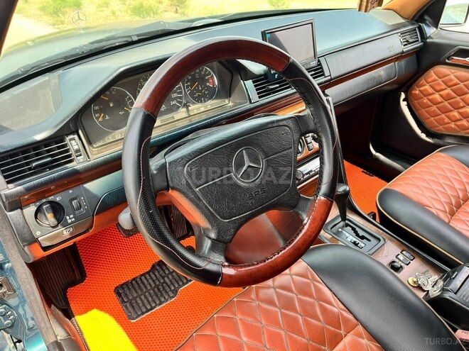Mercedes E 220-2