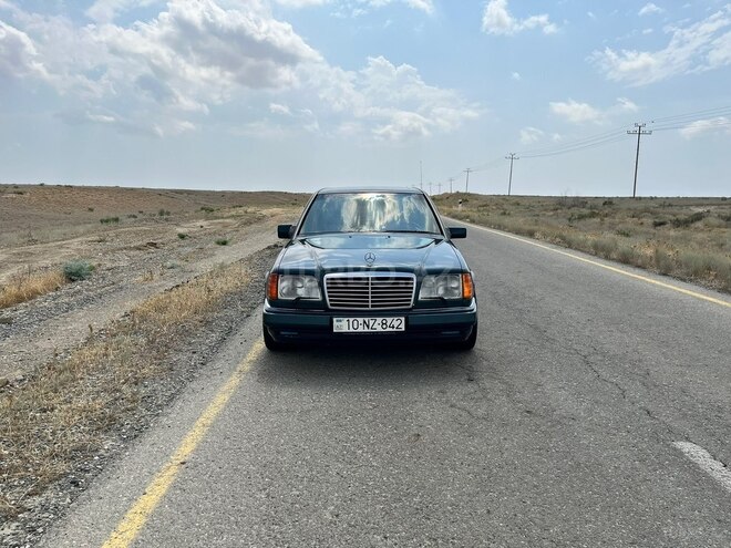 Mercedes E 220-1