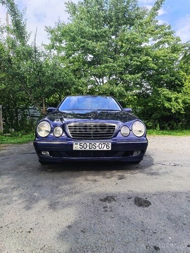 Mercedes E 270-1