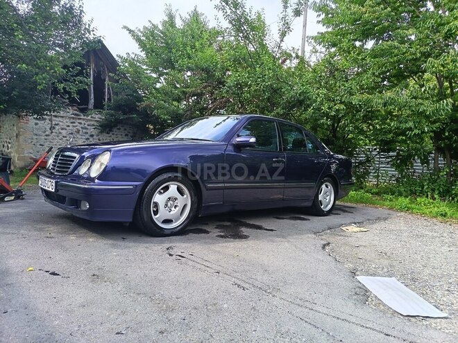 Mercedes E 270-3