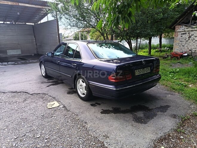 Mercedes E 270-5
