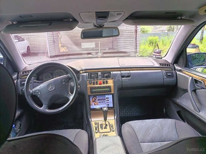 Mercedes E 270-6