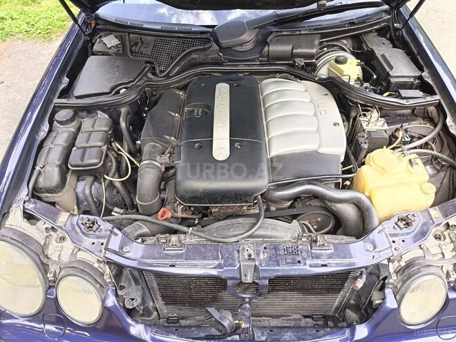 Mercedes E 270-7