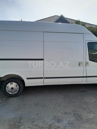 Ford Transit-4