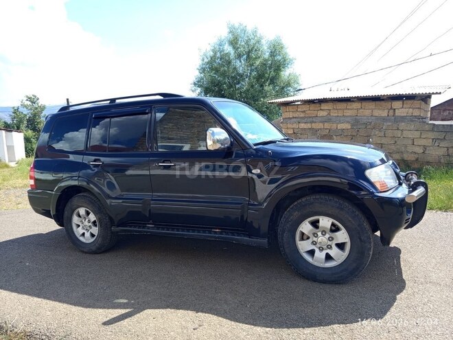 Mitsubishi Pajero-4