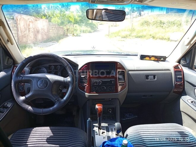 Mitsubishi Pajero-6