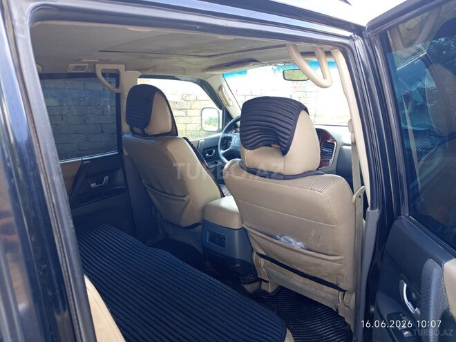 Mitsubishi Pajero-16