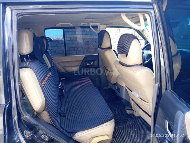 Mitsubishi Pajero-17
