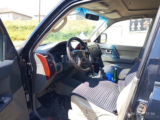 Mitsubishi Pajero-7