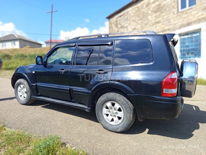 Mitsubishi Pajero-5