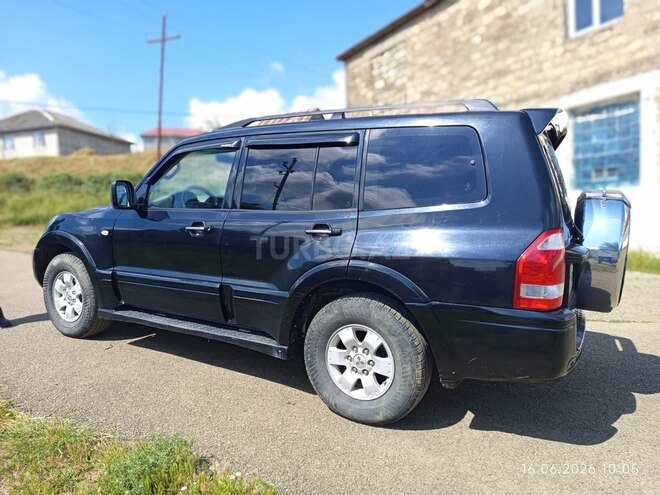 Mitsubishi Pajero-13