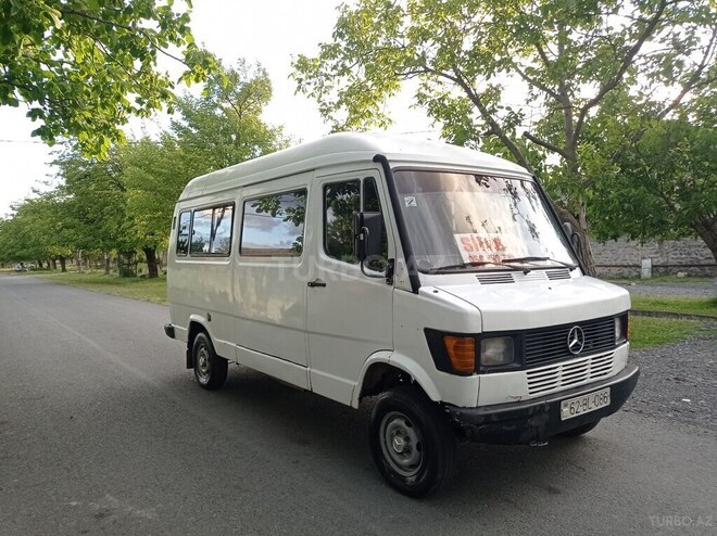 Mercedes 208 D-5