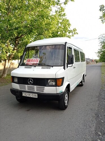 Mercedes 208 D-8
