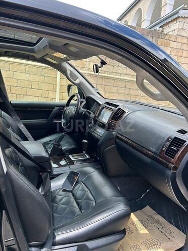 Toyota Land Cruiser-7