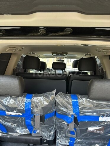Toyota Land Cruiser-9