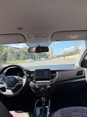 Hyundai Accent-8