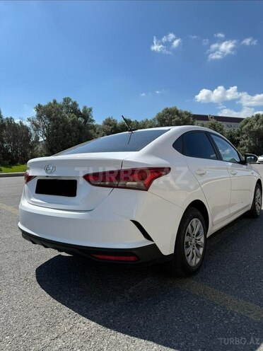 Hyundai Accent-6