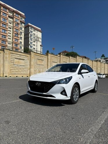 Hyundai Accent-2