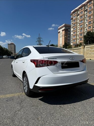 Hyundai Accent-5
