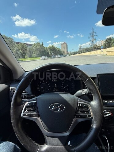 Hyundai Accent-9