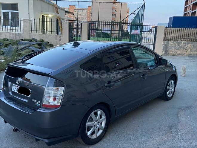 Toyota Prius-4