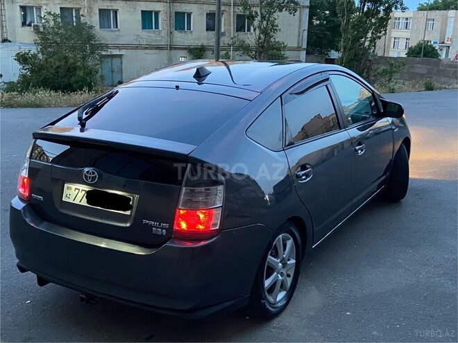 Toyota Prius-12