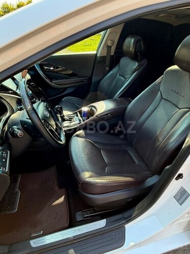 Hyundai Azera-12
