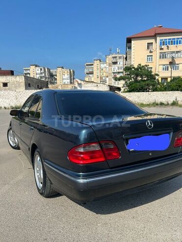 Mercedes E 240-4