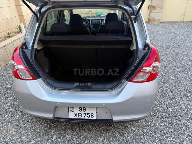 Nissan Tiida-13