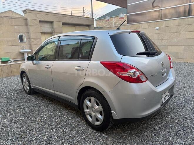 Nissan Tiida-4