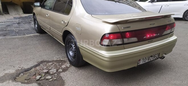 Nissan Maxima-5