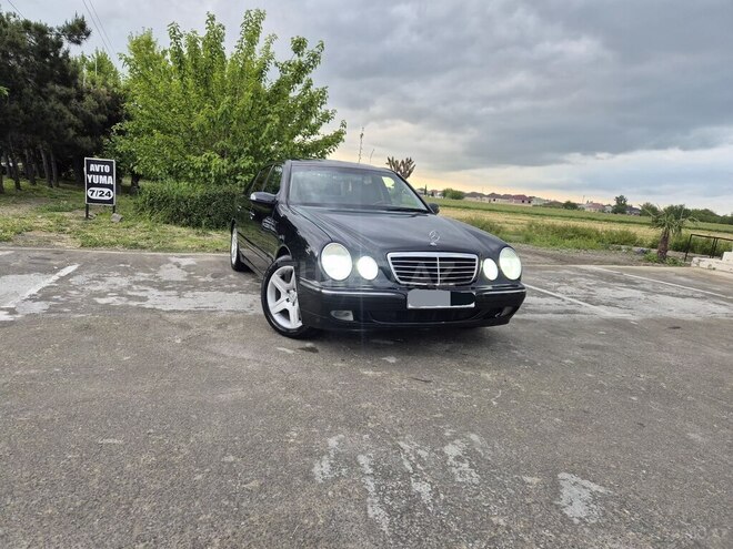 Mercedes E 240-4