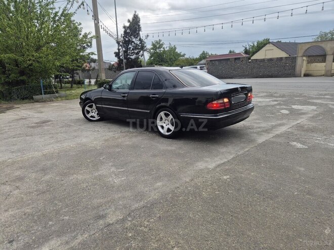 Mercedes E 240-13
