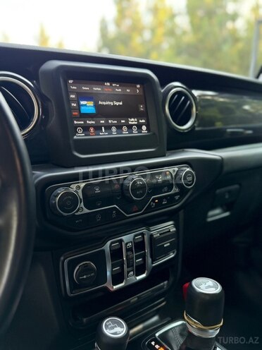 Jeep Wrangler-12