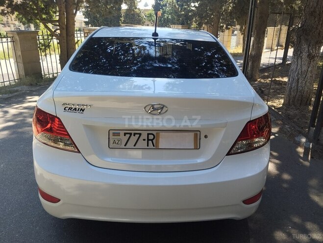 Hyundai Accent-2