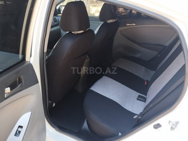 Hyundai Accent-8